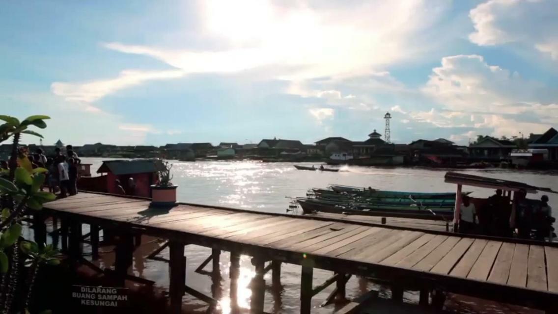 Orangutan Shaka Houseboat With Cabin Pangkalan Bun Exterior photo